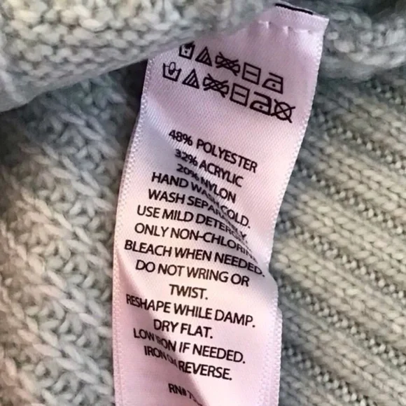 Sincerely Jules V-Neck Cable Knit Crop Vest (NWT) (Size: Medium) - Picture 7 of 8